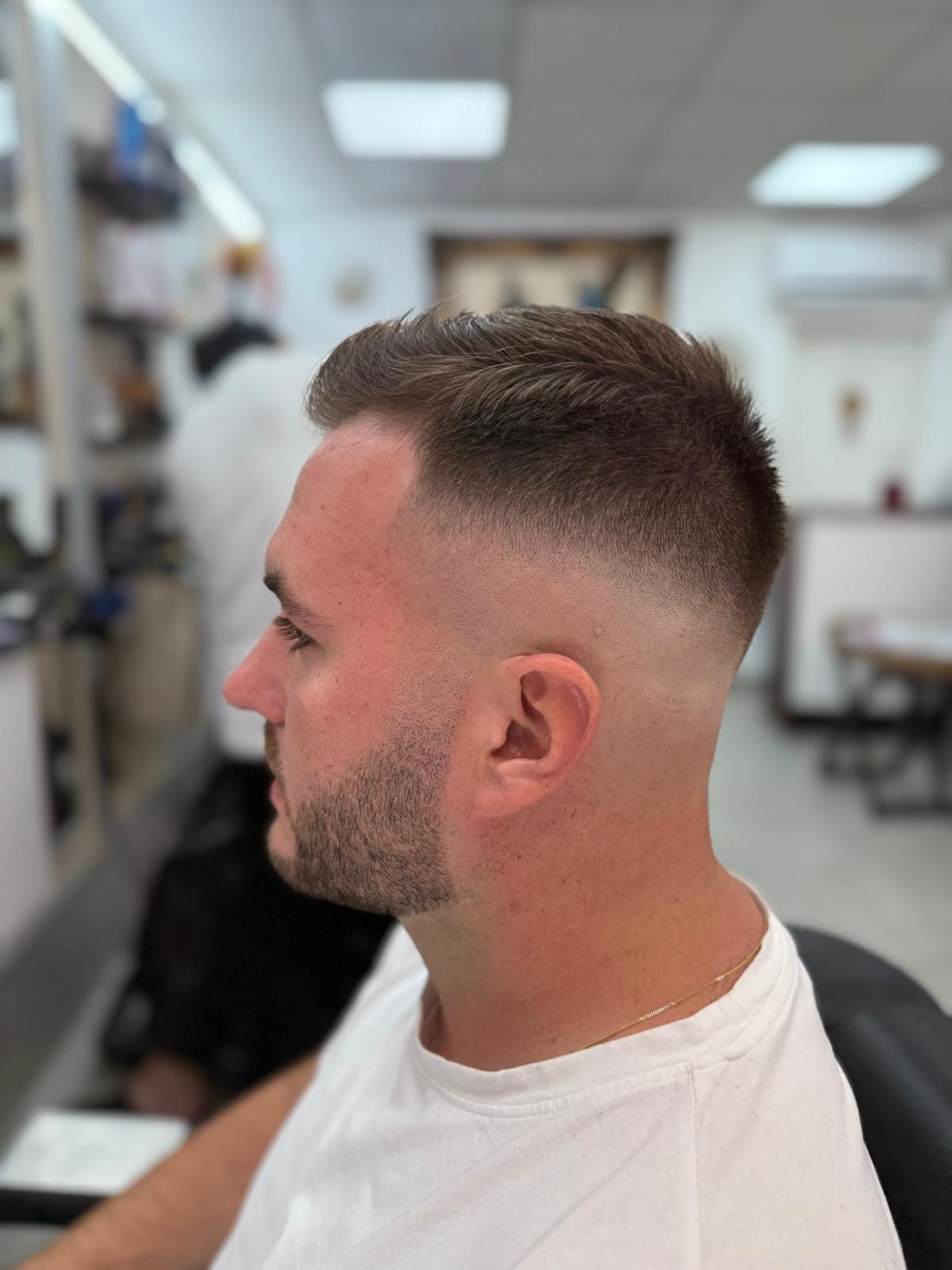 Finished textured top with a clean skin fade